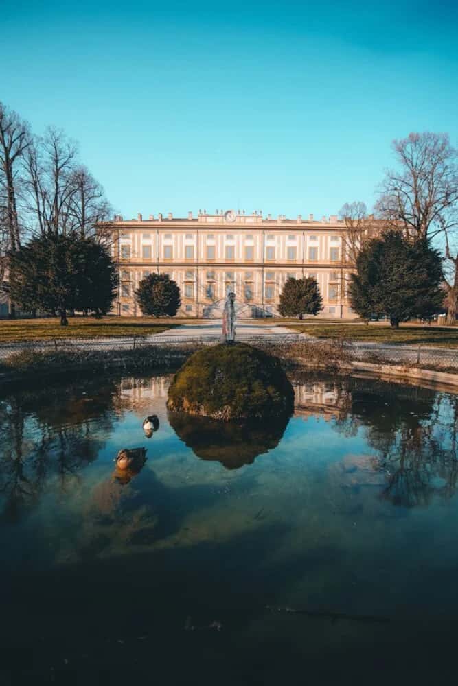 Rennsportlegenden und Königliche Villen: Städtetrip nach Monza