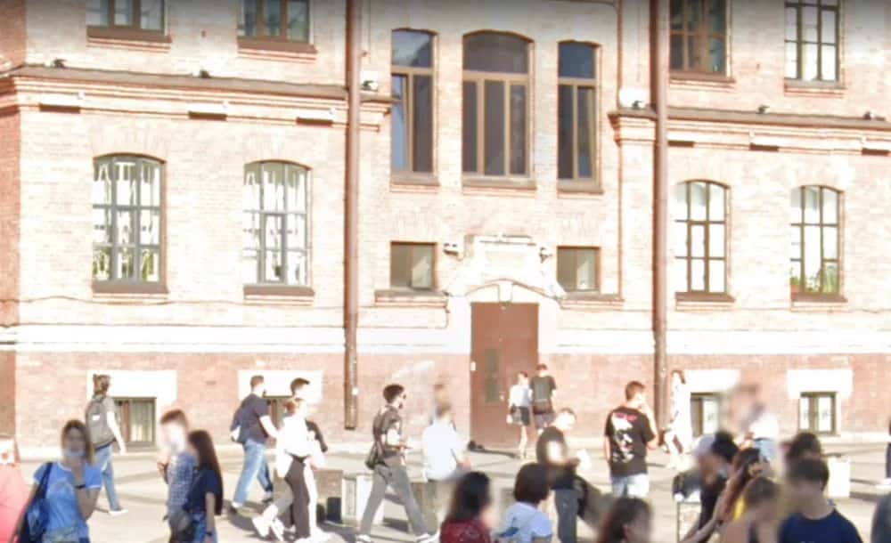 Puschkinskaya 10 - Das Kunstzentrum „PU 10“