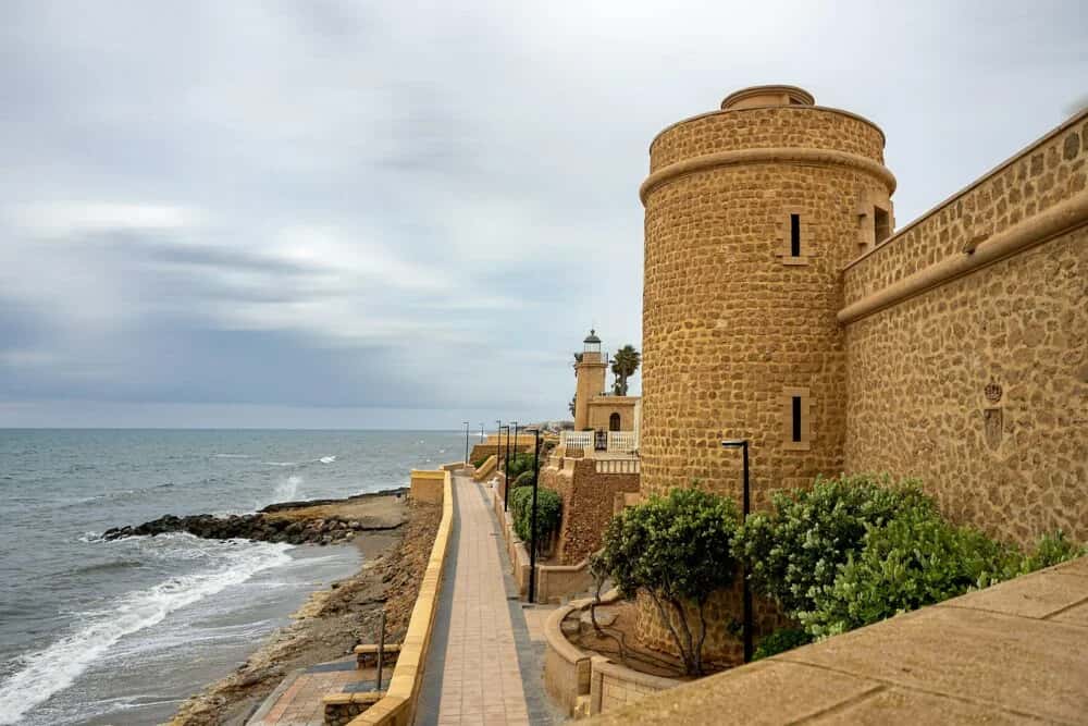 Roquetas de Mar: Städtetrip mit Sonnengarantie an Spaniens Costa de Almería