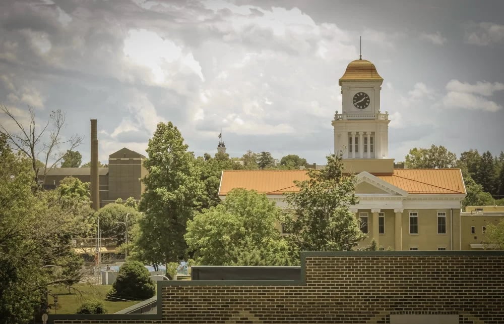 Eine Übersicht einer kleinen Bergstadt, Maryville, Tennessee