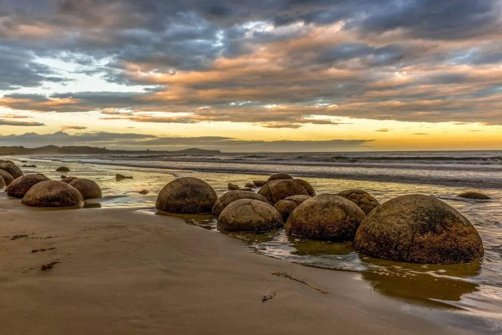 Moeraki Boulders Beach