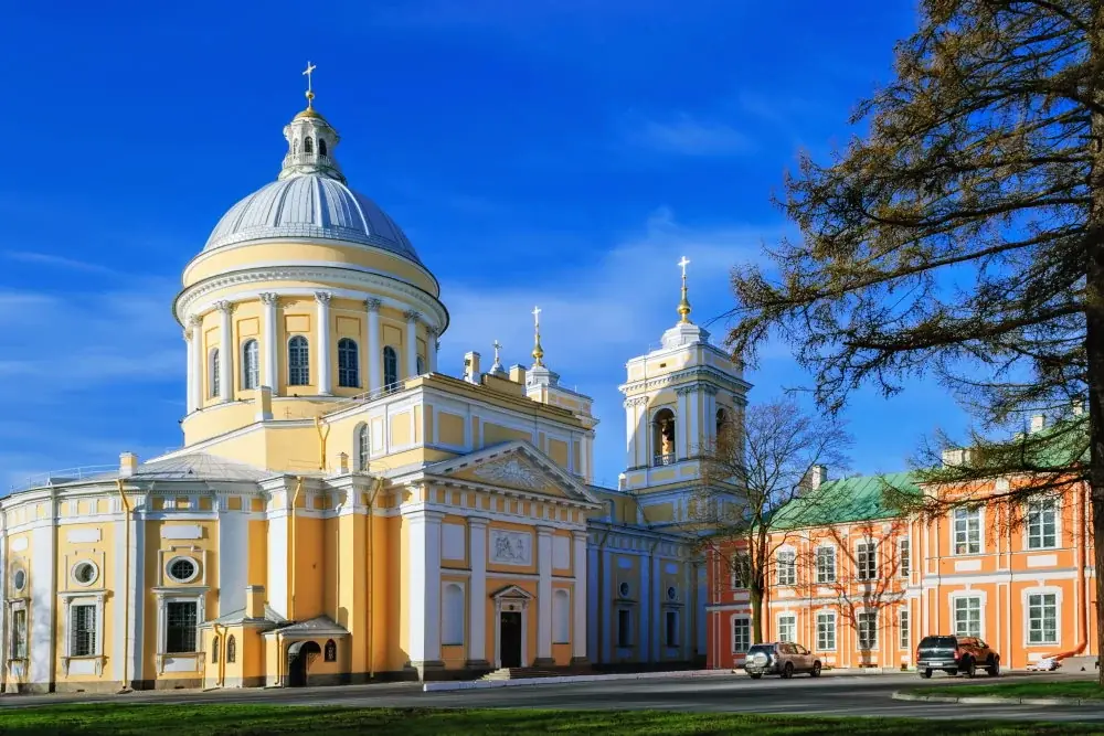 Alexander Newsky Kloster mit Tichwiner und Lazarus Friedhof