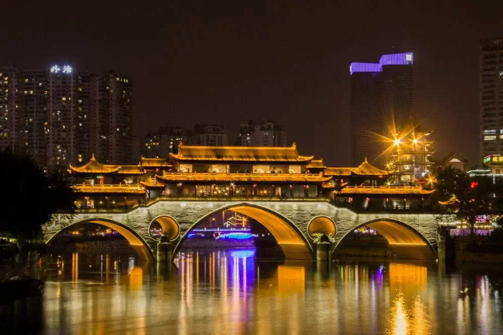 Chengdu: Tradition trifft Moderne im Reich der Pandas
