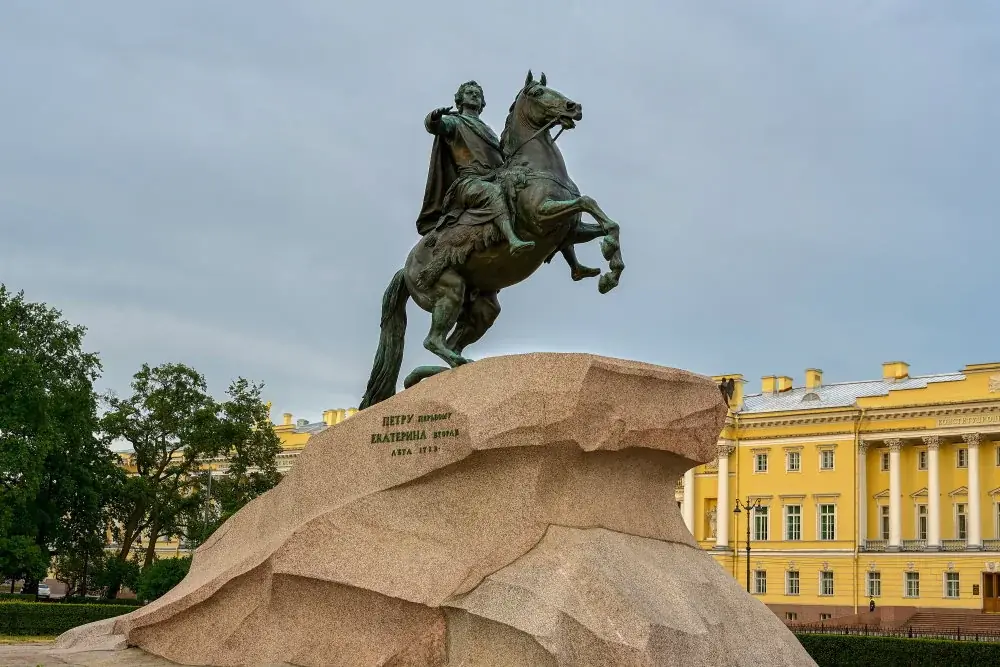Dekabristenplatz mit Senat und Synod - das politisch-historische Zentrum Petersburgs