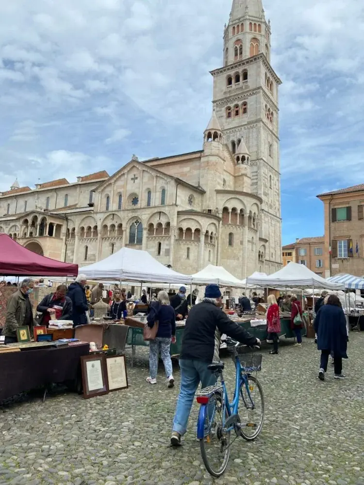 Modena entdecken: Hochburg des Balsamico und Motorwelten in Emilia-Romagna